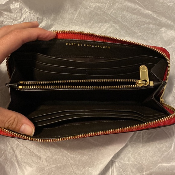 NWOT Marc by Marc Jacobs Zip Around Wallet - Picture 3 of 4